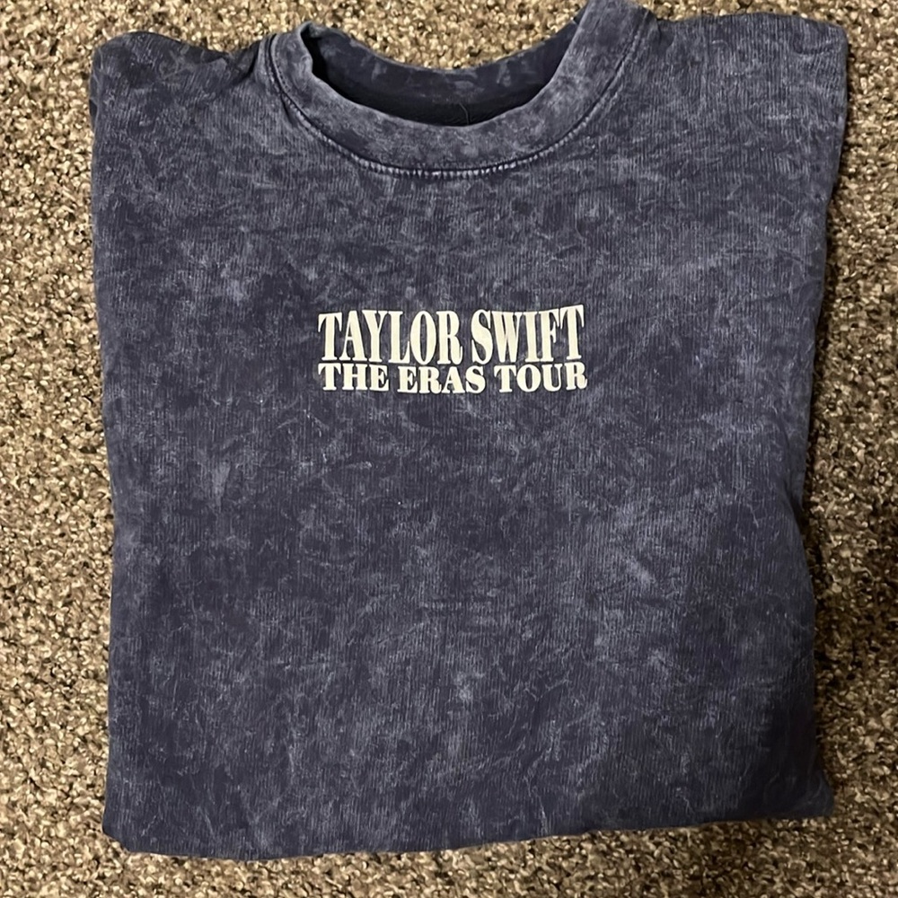 Taylor Swift Era Tour sweatshirt! Never worn and great material.